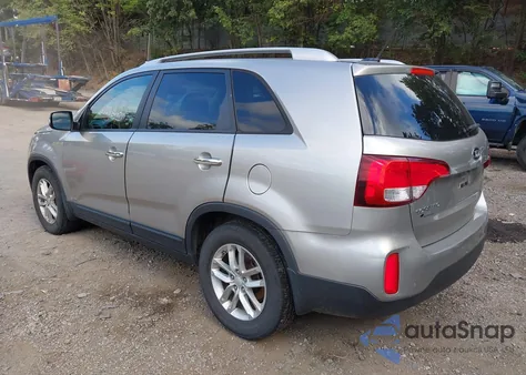 2015 Kia Sorento Lx z USA, uszkodzony, nr VIN 5XYKTCA61FG641973